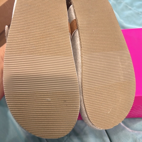 Kids size 4- K Ashton short weather Ugg boots! New! - Picture 10 of 11